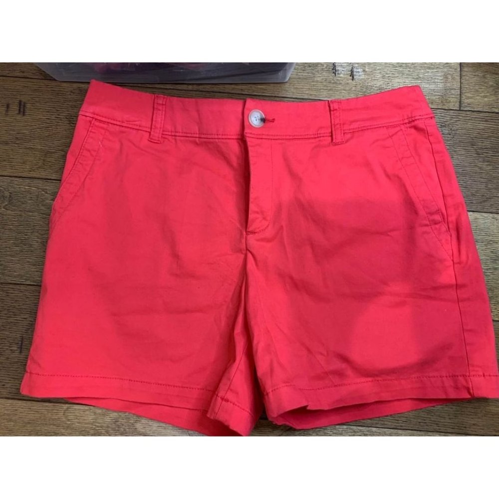 NEW Woman’s size 6 Classic Chino Liz Claiborne Shorts
